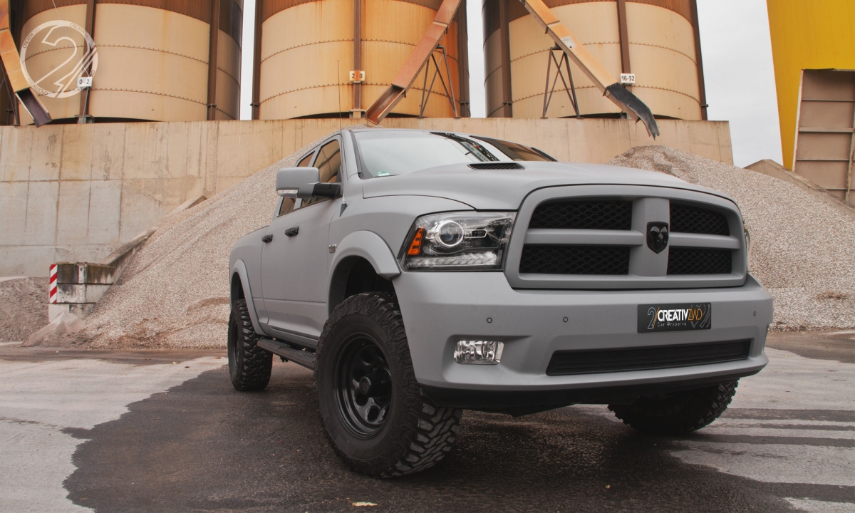 Dodge RAM mit matter Vollfolierung